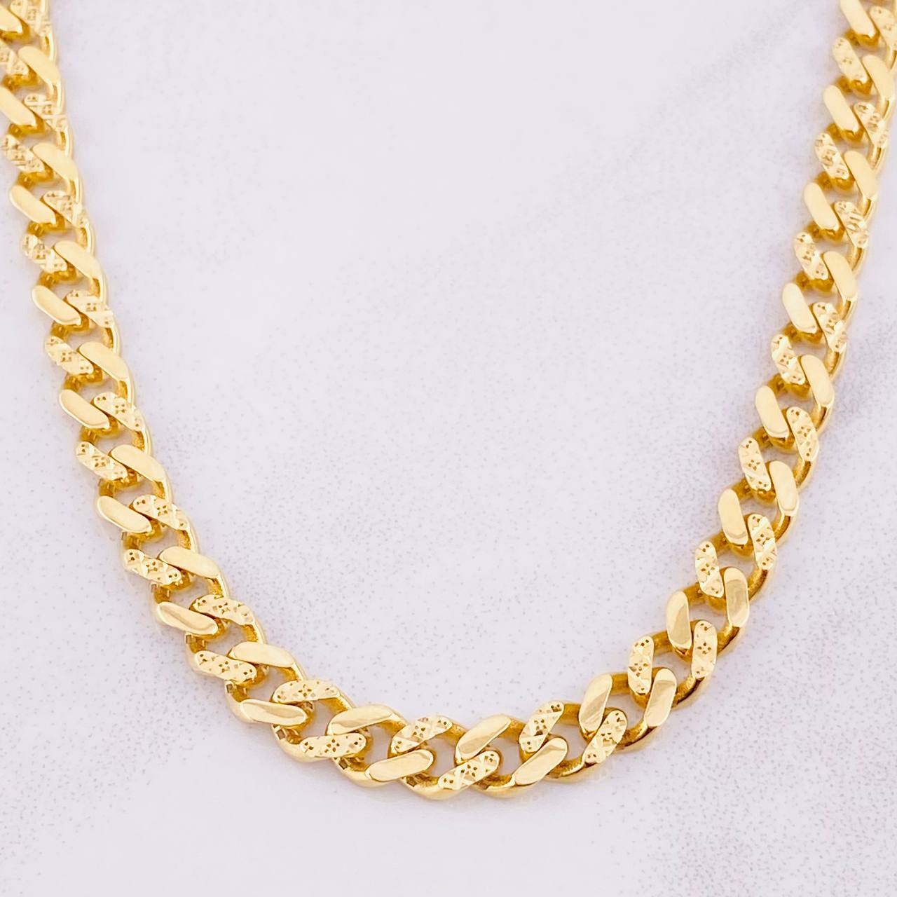 Cadena Cubana Infinito 23.05g / 22 in / 6.4mm Oro Amarillo 18K