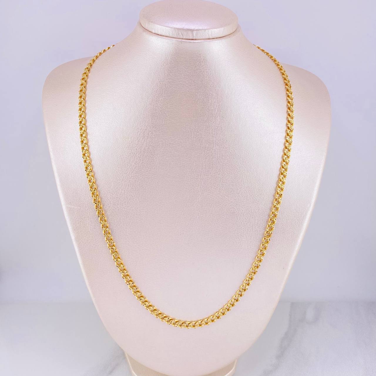 Cadena Cubana Infinito 15.65g / 22 in / 4.8mm Oro Amarillo 18K