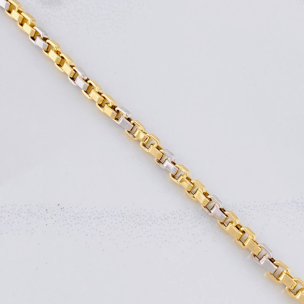 Venetian Bracelet Square 6.3g / 8 1/2 in / 4.3mm Two Yellow White Gold 18K