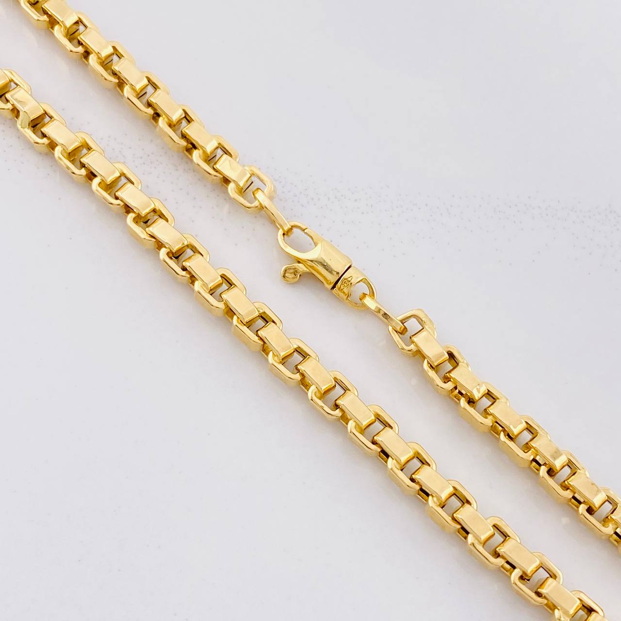 Venetian Chain Square 17.65g / 24 in / 4.5mm Yellow Gold 18K
