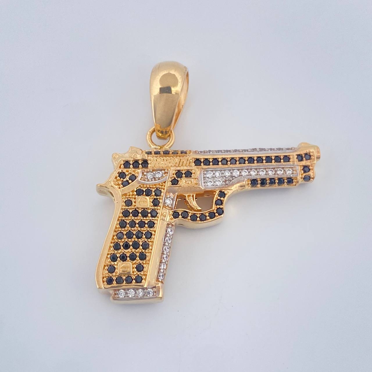 Dije Pistola 11.85gr / 1 in / Dos Oros Amarillo Blanco 18K $