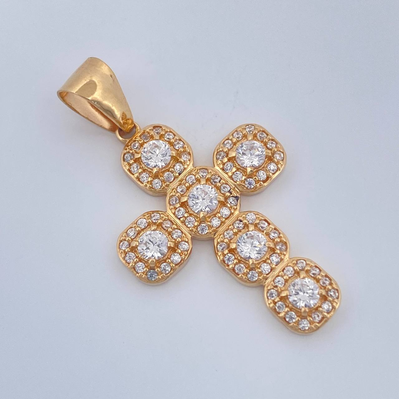 Dije Cruz Tupida 3.85gr / 1 1/2 in / Oro Amarillo 18K $