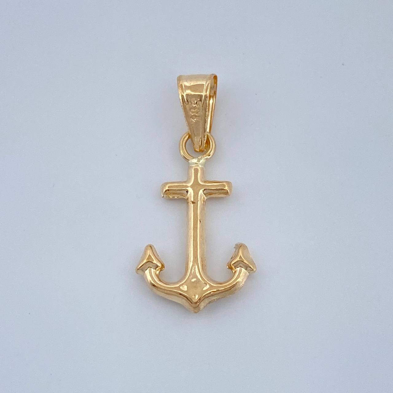 Dije Ancla 0.4gr / 3/4 in / Oro Amarillo 18K %