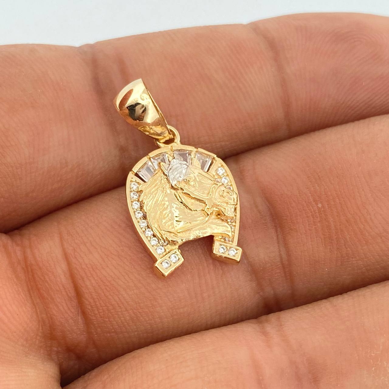 Dije Herradura Caballo 2.55gr / 1 in / Dos Oros Amarillo Blanco 18K %