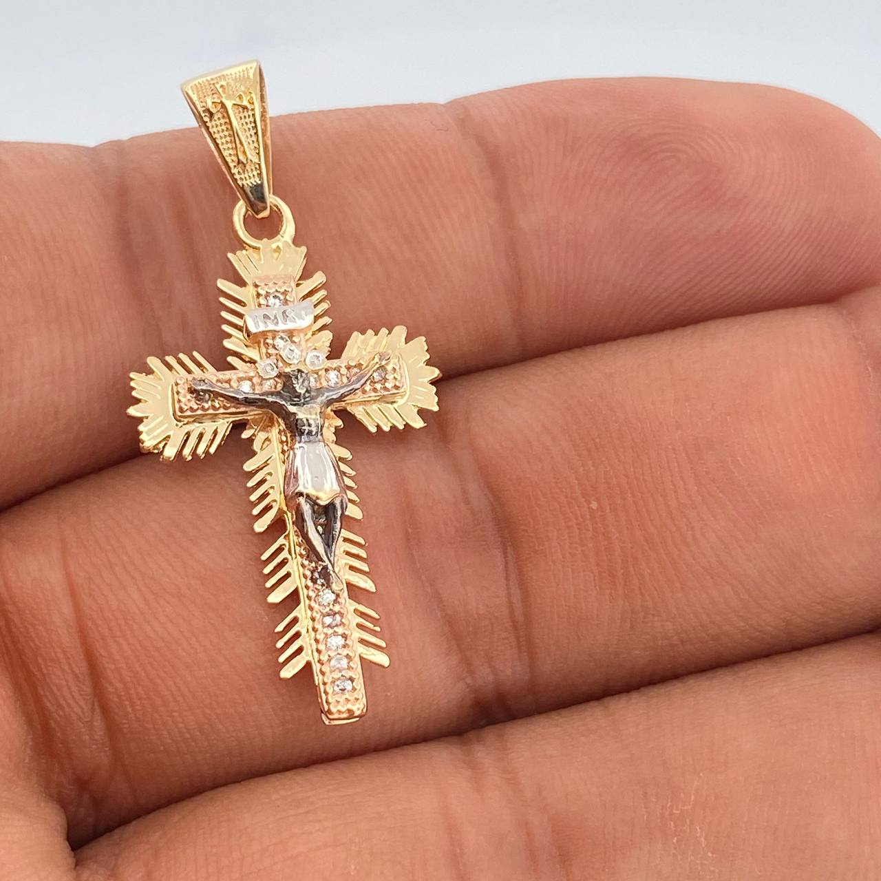 Dije Cruz Cristo Milagroso De Buga 3.95gr / 1 1/2 in / Tres Oros 18K %