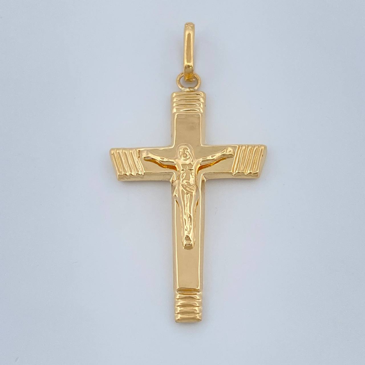 Dije Cruz Cristo 1.45gr / 1 1/2 in / Oro Amarillo 18K %