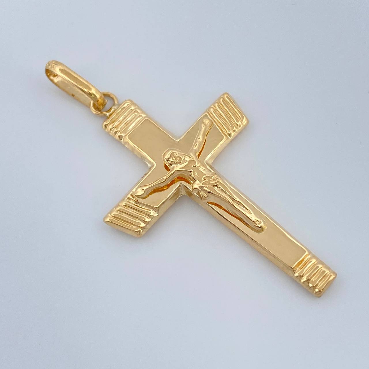 Dije Cruz Cristo 1.45gr / 1 1/2 in / Oro Amarillo 18K %