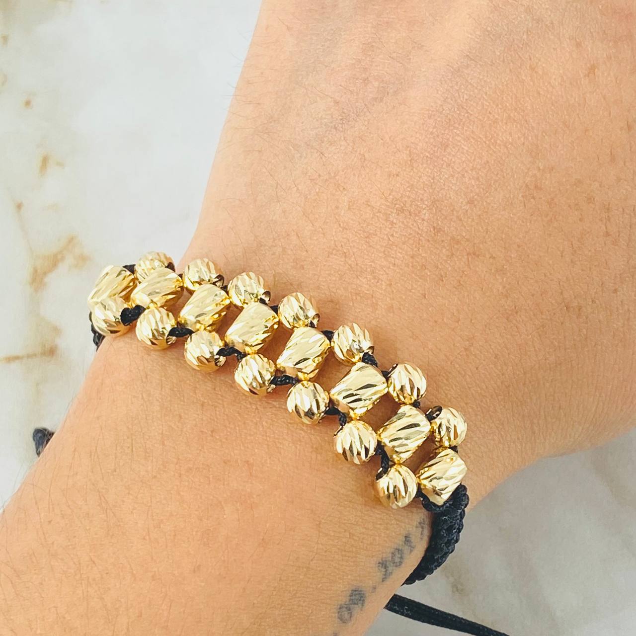 Pulsera Negra Bolas Cilindros 3.9gr / 5mm Oro Amarillo 18K *