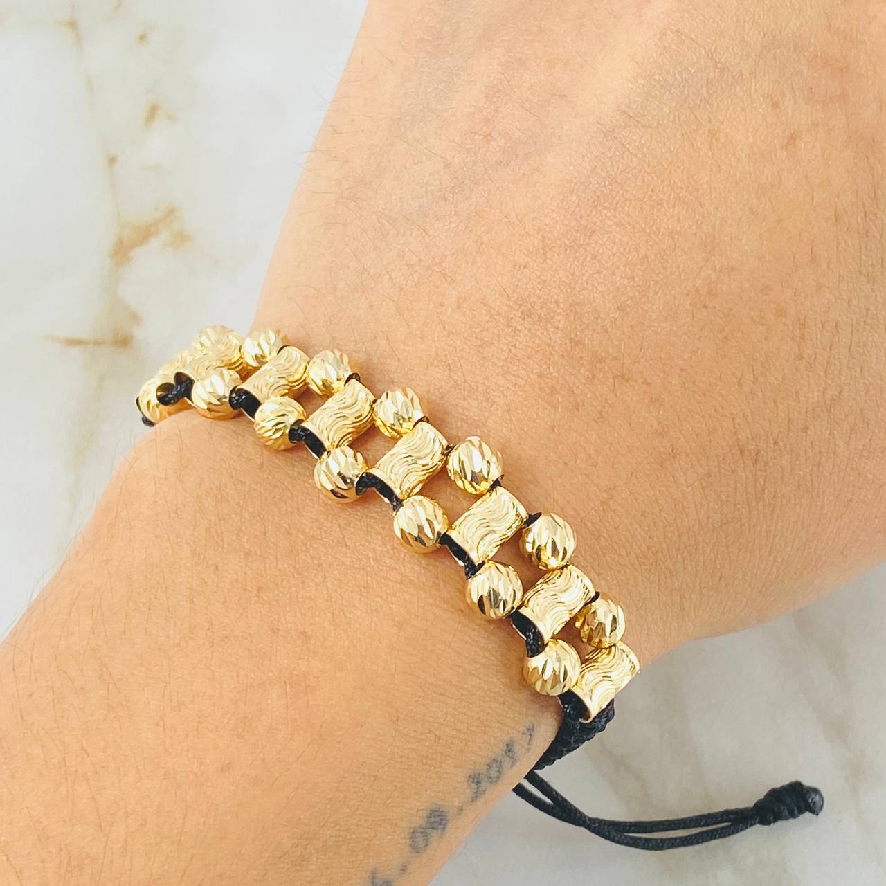 Pulsera Negra Bolas Cilindros Ola 3.1gr / 5mm Oro Amarillo 18K *
