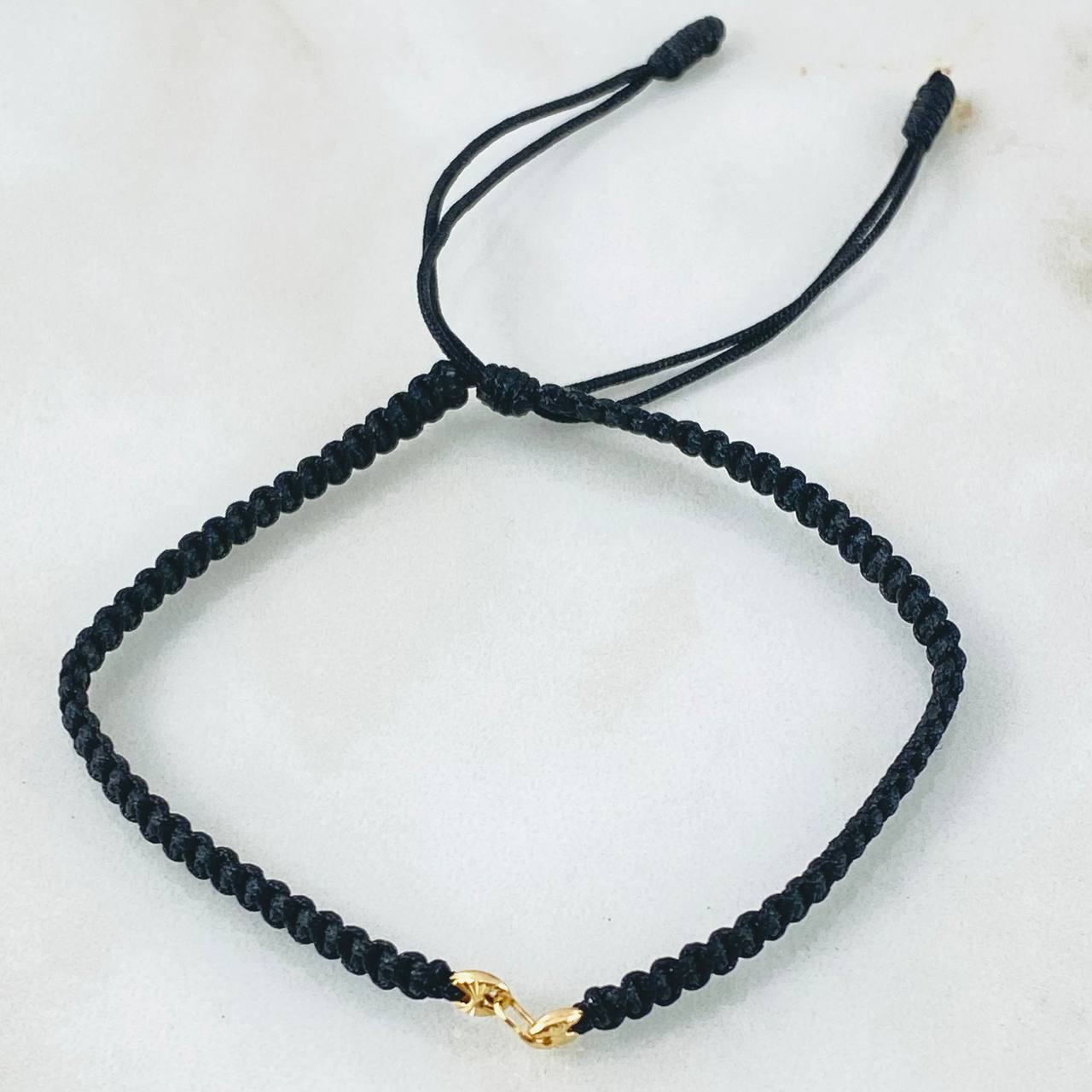 Pulsera Negra Herraje Retazo GC 0.2gr / 3mm Oro Amarillo 18K ©