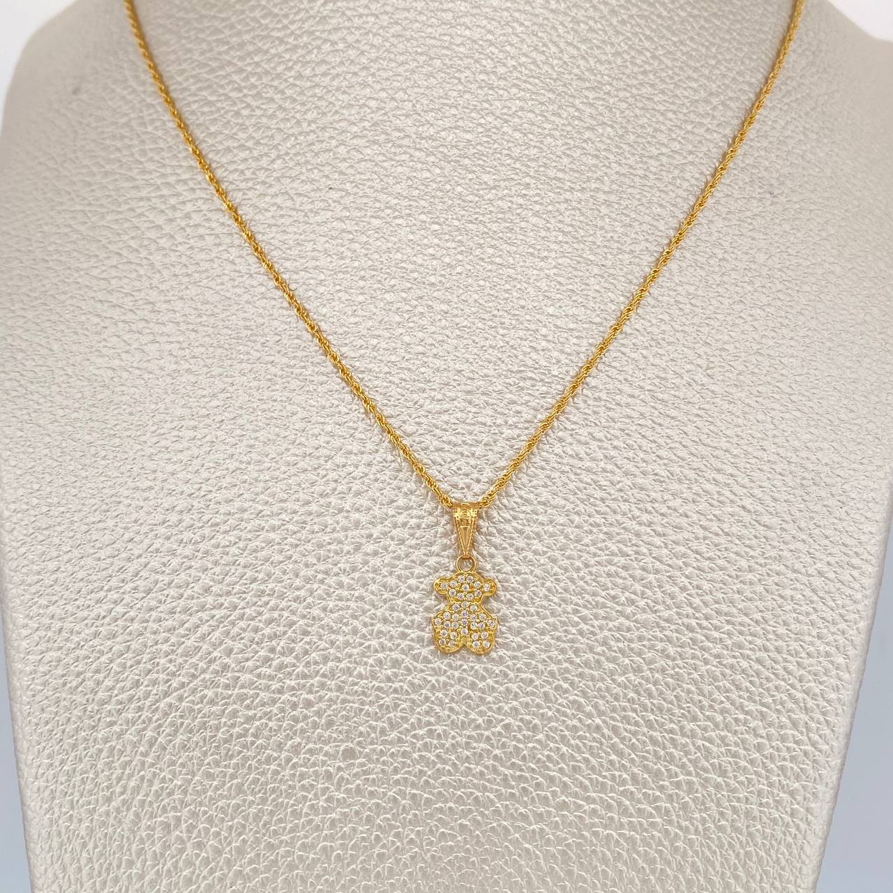 Set Cadena y Dije Lazo + Oso Ts 1.6gr / 17 3/4 in / 1mm Oro Amarillo 18K %