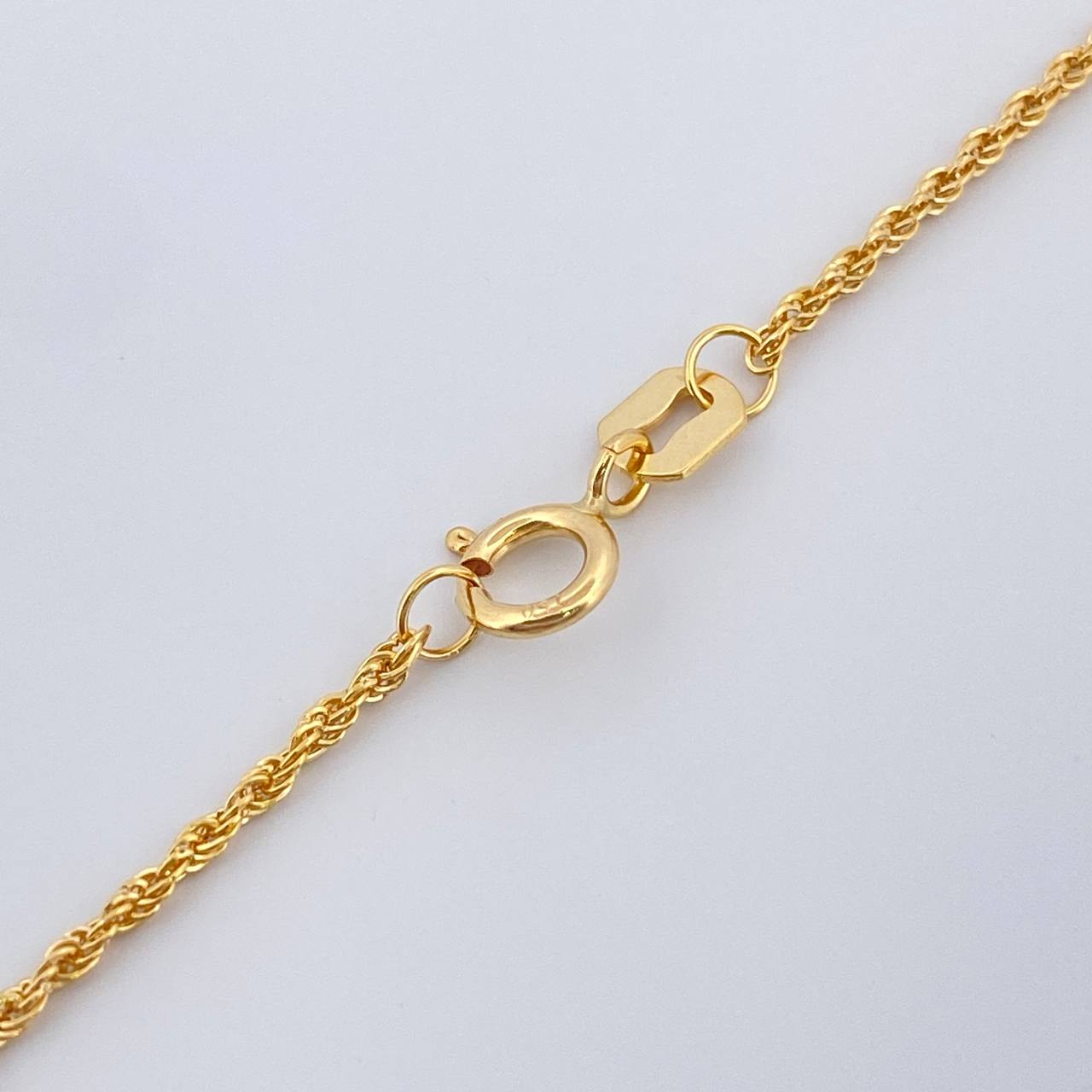 Set Cadena y Dije Lazo + Virgen De Guadalupe 1.5gr / 17 1/2 in / 1mm Oro Amarillo 18K %