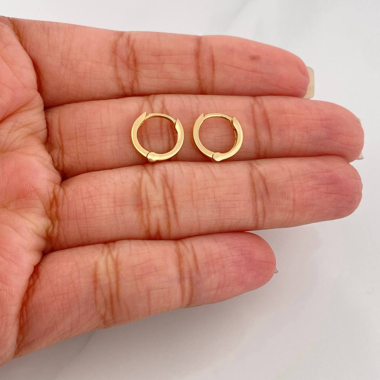 Hoop Earrings Smooth Hoop 1.2 g / 1/2 in 18K Yellow Gold