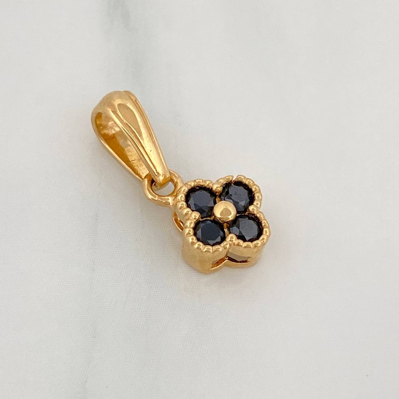 Clover Pendant 1.1 g / 3/4 in 18K Yellow Gold