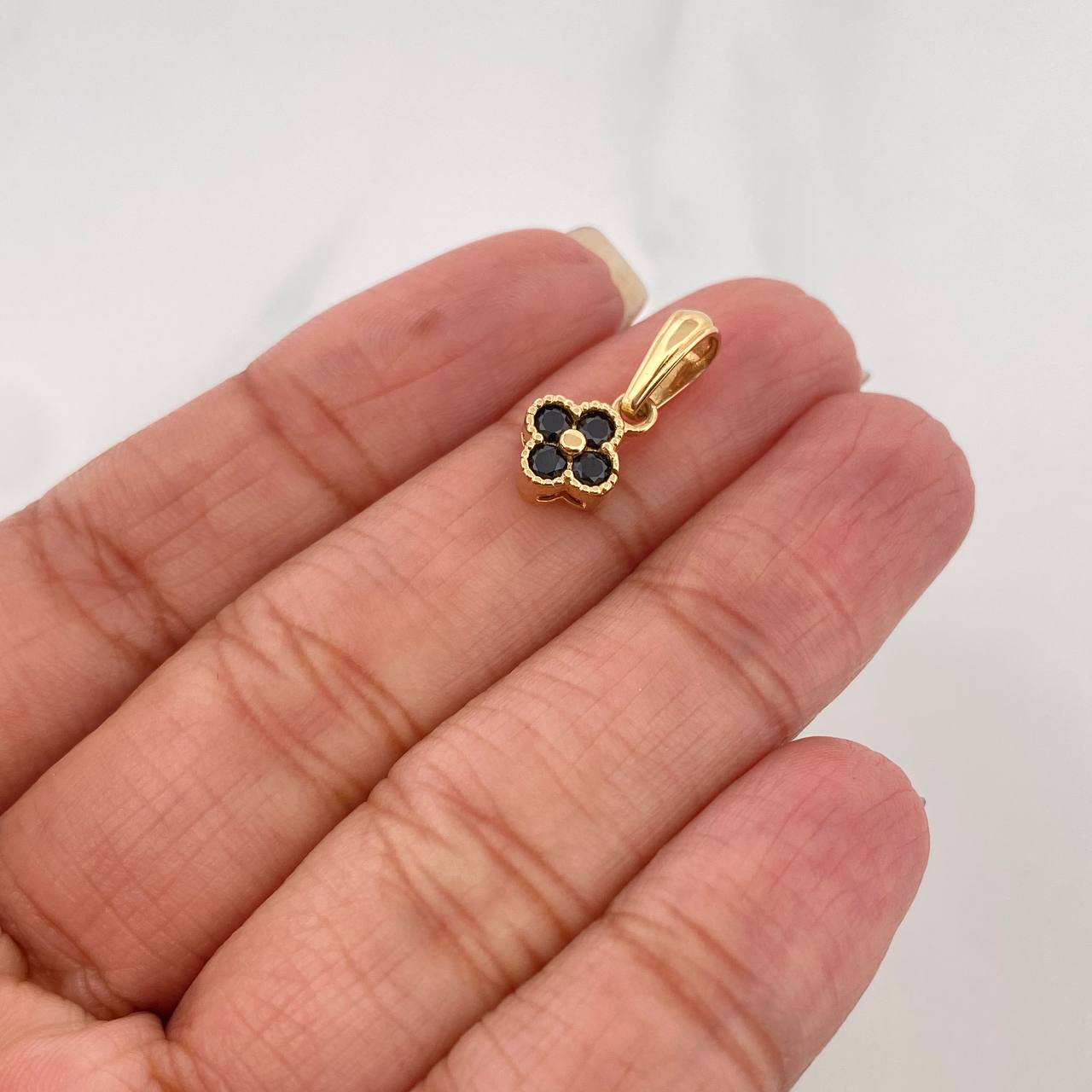 Clover Pendant 1.1 g / 3/4 in 18K Yellow Gold