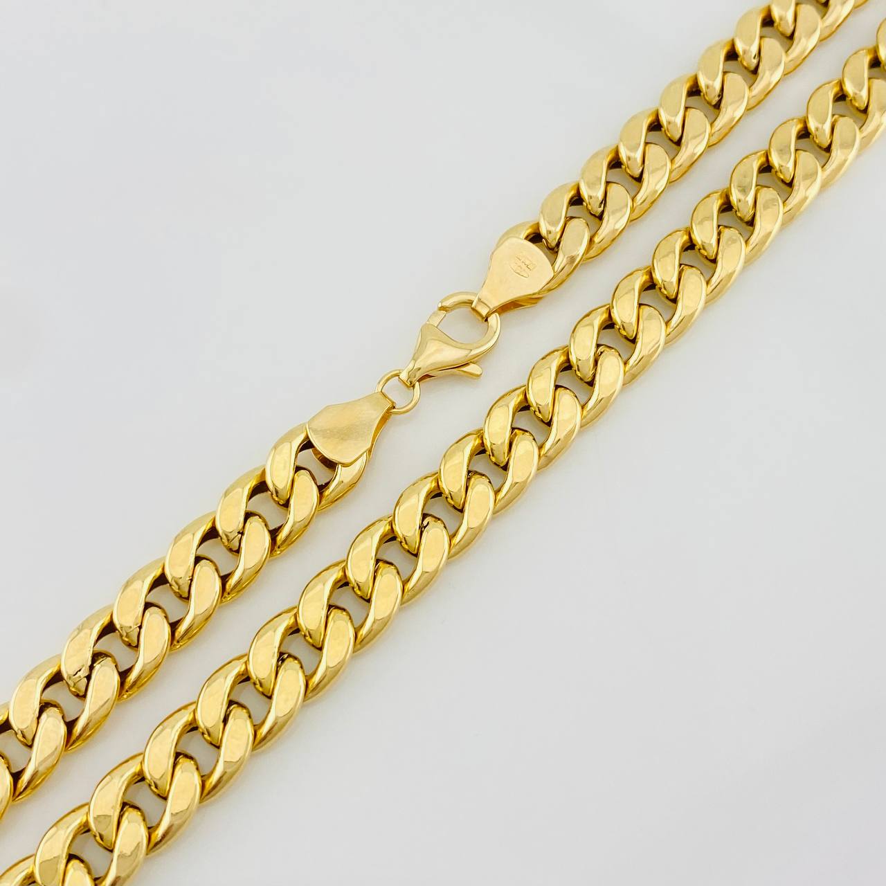 Cadena Cubana 14.25g / 24 in / 7.18mm Oro Amarillo 18K