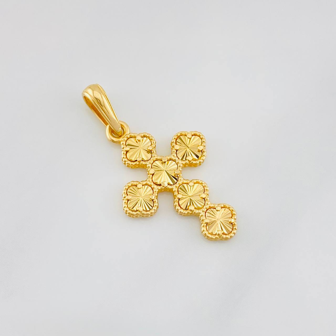 Dije Cruz Trebol 2.5g / 1 1/4 in Oro Amarillo 18K