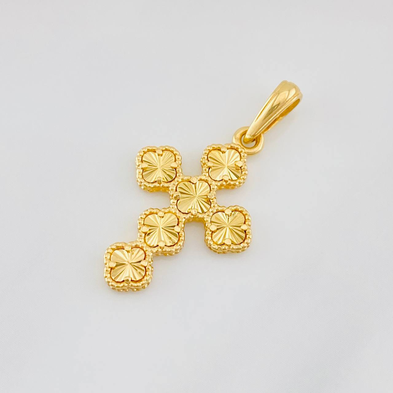 Dije Cruz Trebol 2.5g / 1 1/4 in Oro Amarillo 18K
