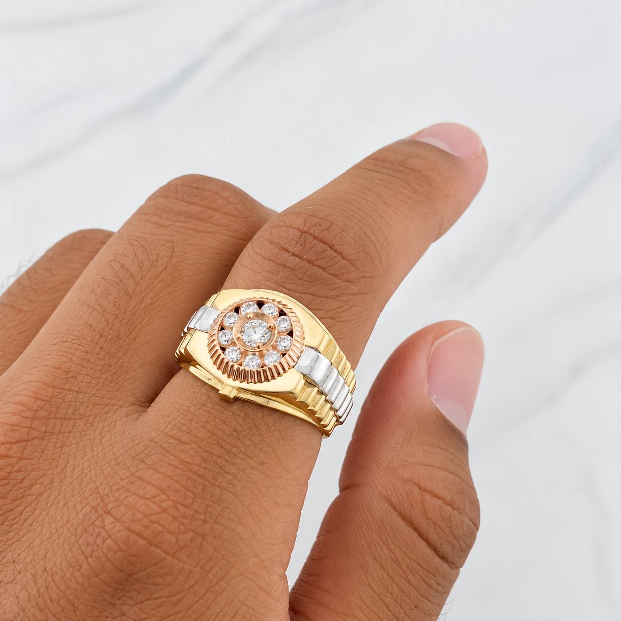 Halo Ring 5.9g / T8 Three Golds 18K