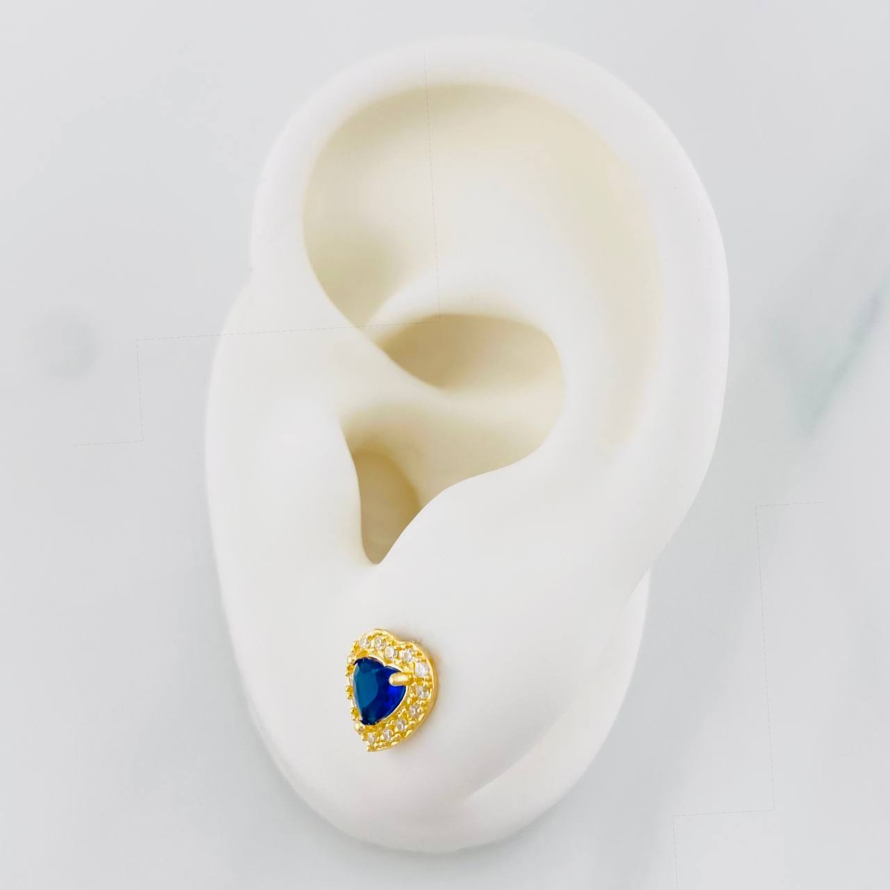 Topos Halo Corazón 1.3g / in / 7.6mm Oro Amarillo 18K