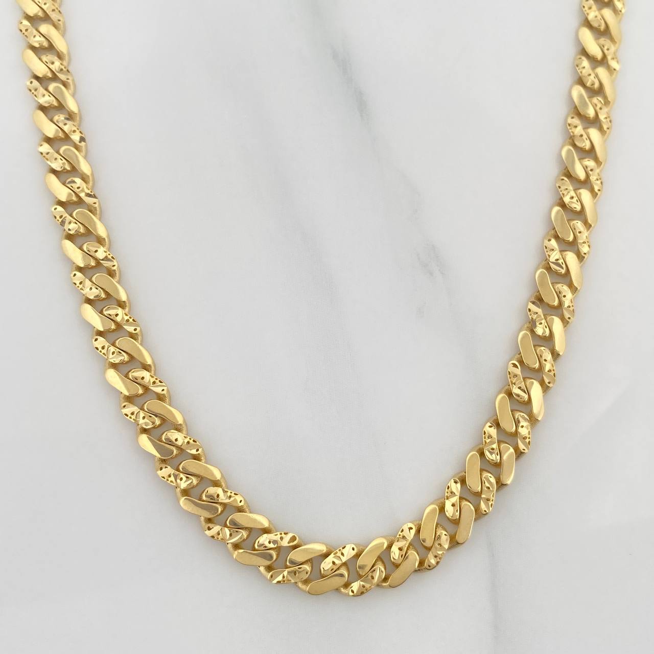 Cadena Cubana Infinito 19.2 g / 24 in / 4.6 mm Oro Amarillo 18K