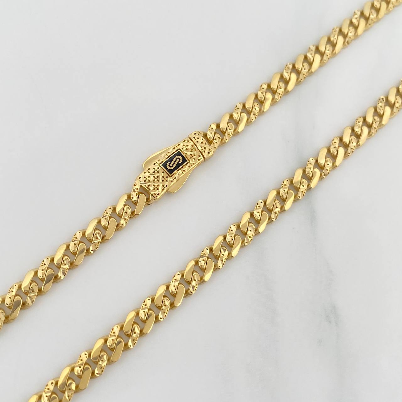 Cadena Cubana Infinito 19.2 g / 24 in / 4.6 mm Oro Amarillo 18K
