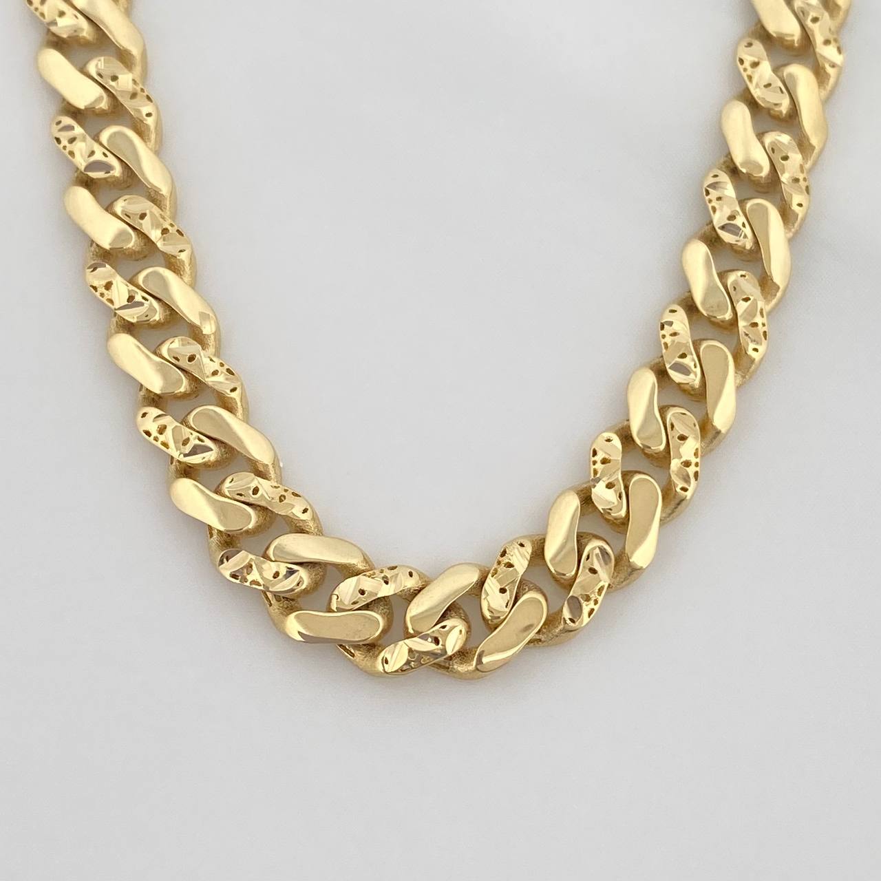 Pulso Cubano Infinito 7.15 g / 8 in / 4.8 mm Oro Amarillo 18K