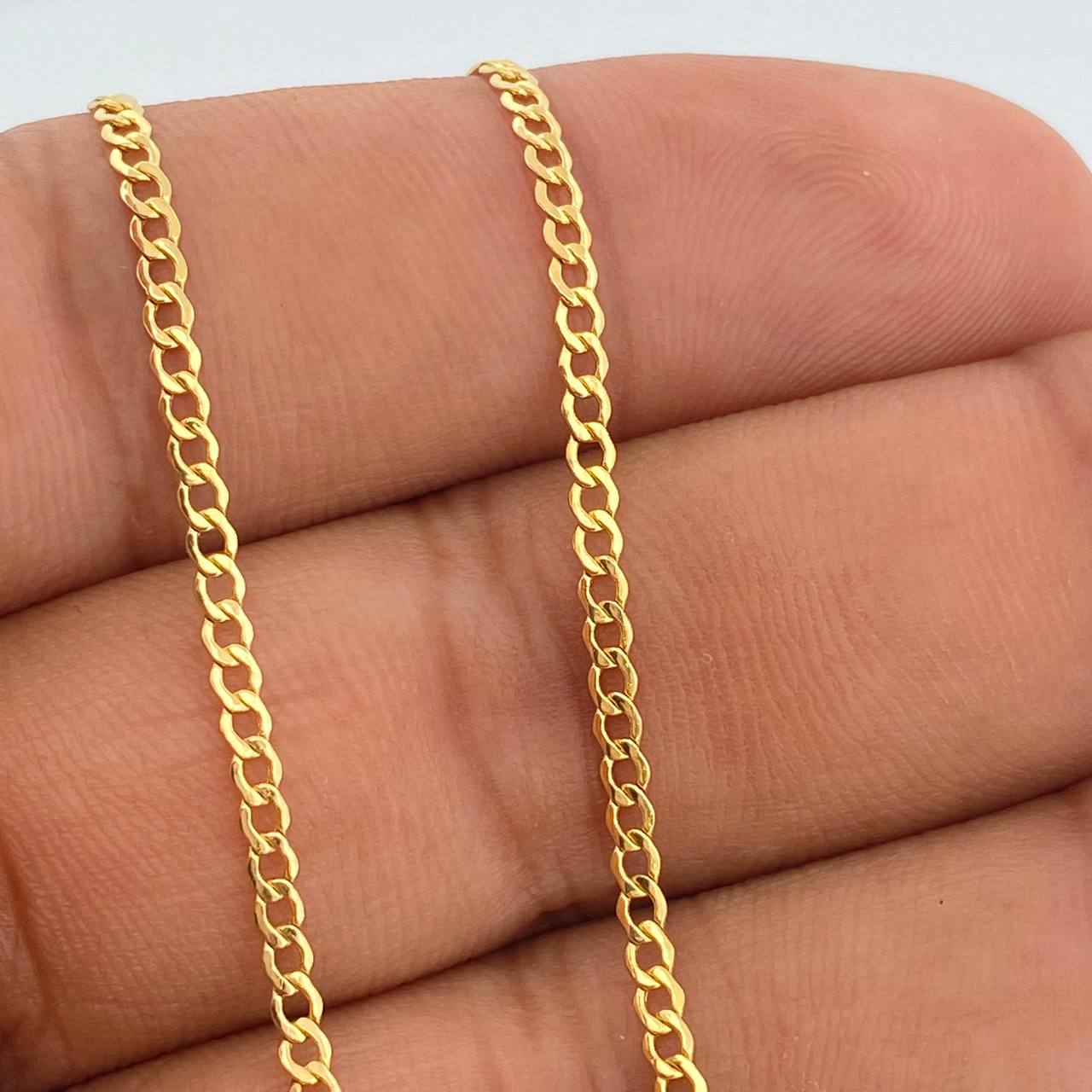 Cadena Mini Cubana 2.45gr / 23 1/2 in / 2mm Oro Amarillo +1 18K %