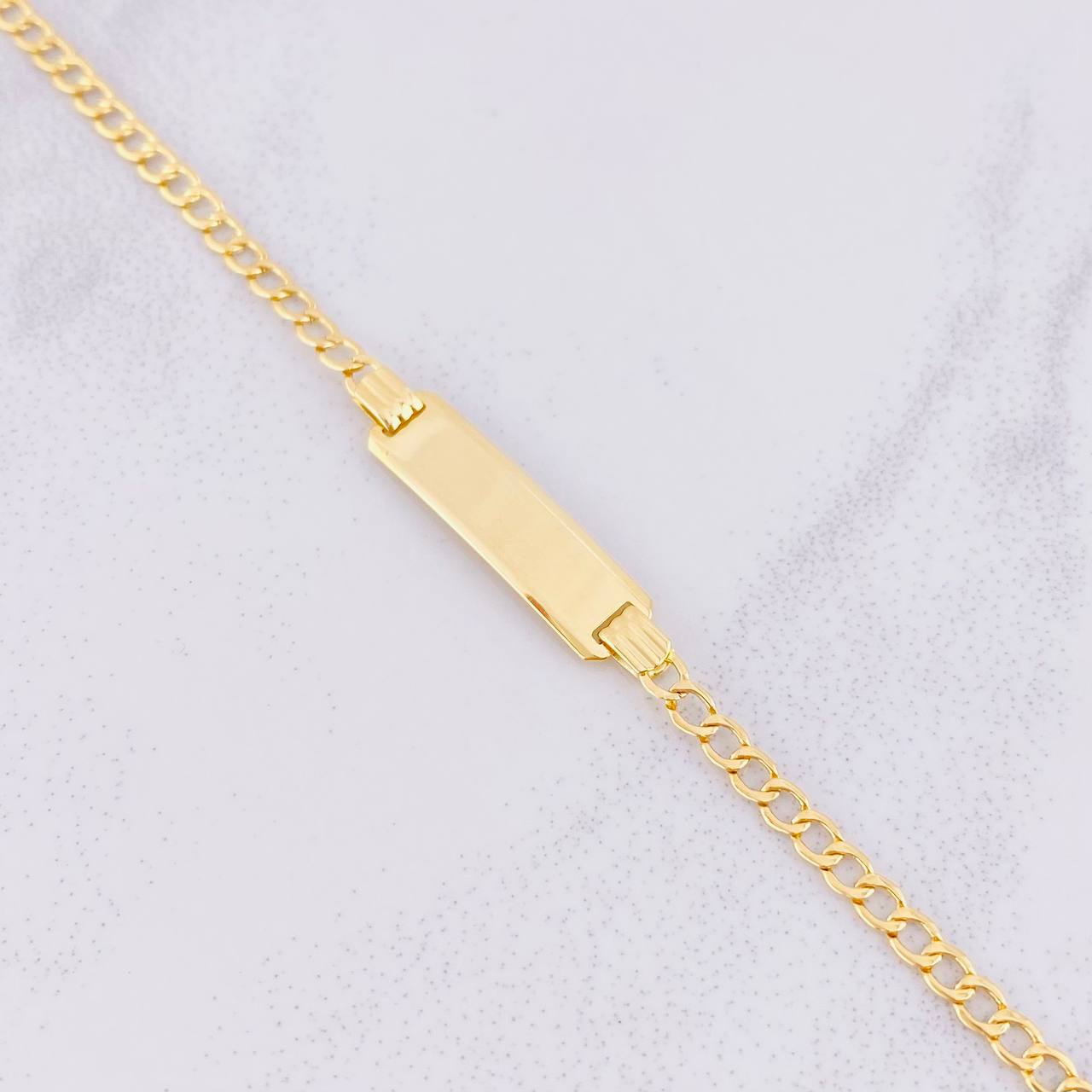 Pulso Cubano Placa Rectangular 2.2g / 6 1/2 in / 2.6mm Oro Amarillo 18K