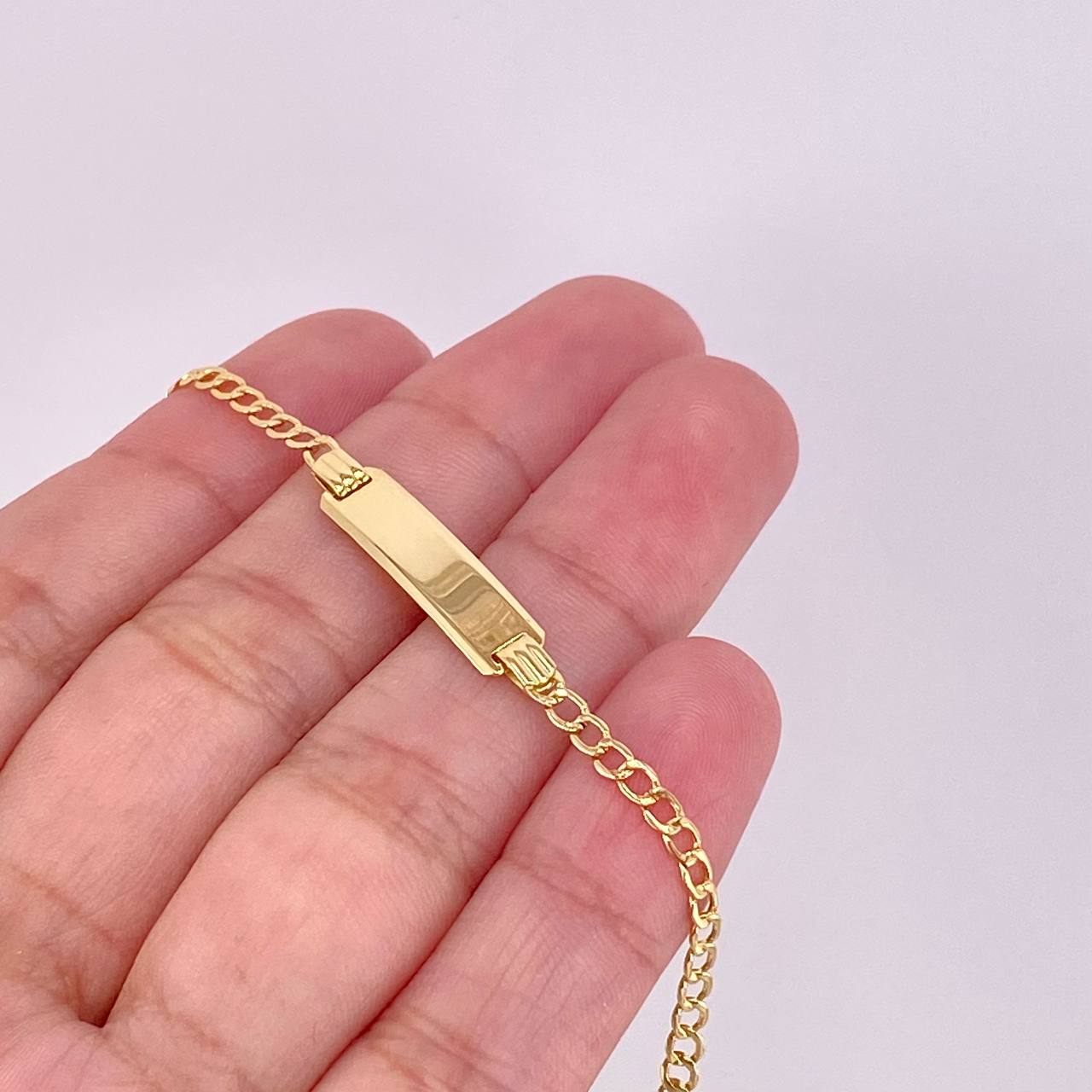 Pulso Cubano Placa Rectangular 2.2g / 6 1/2 in / 2.6mm Oro Amarillo 18K