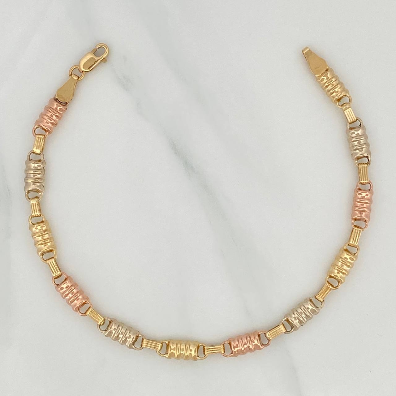 Rustic Barrel Bracelet 4 g / 7 1/2 in / 4.41 mm Three Golds 18K
