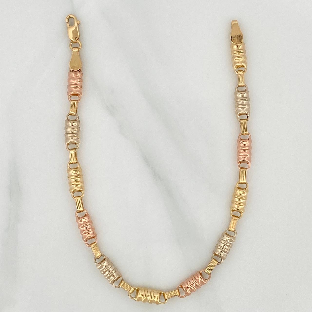 Rustic Barrel Bracelet 4 g / 7 1/2 in / 4.41 mm Three Golds 18K