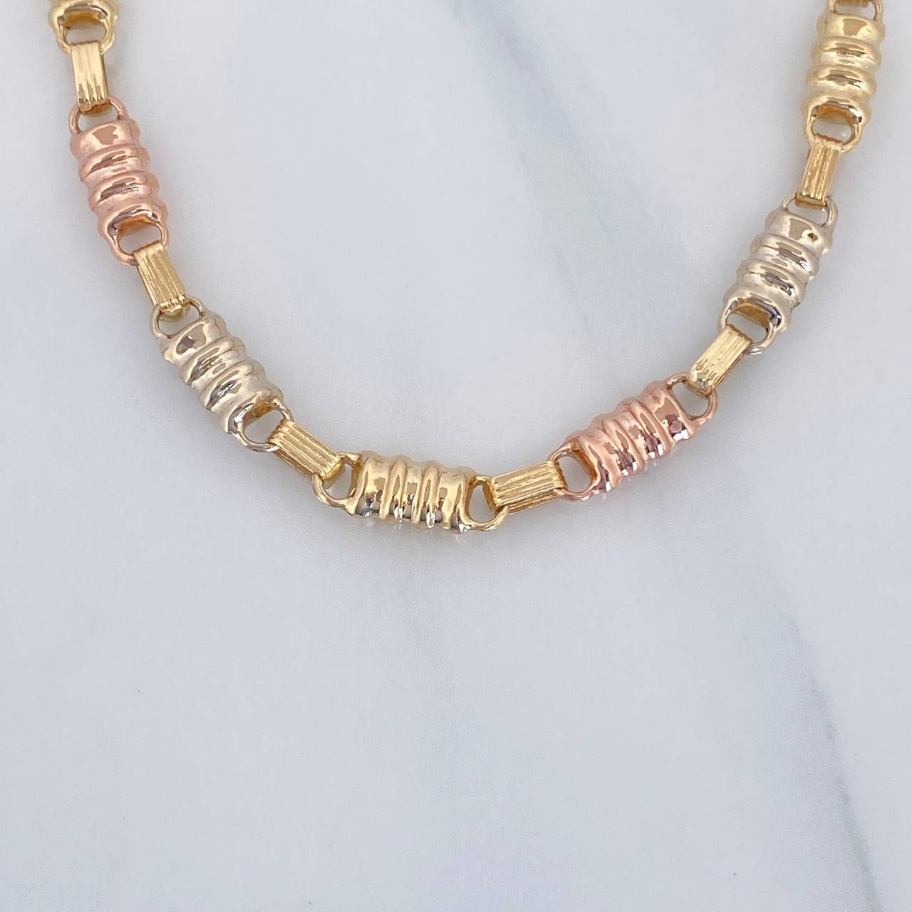 Rustic Barrel Bracelet 4 g / 7 1/2 in / 4.41 mm Three Golds 18K