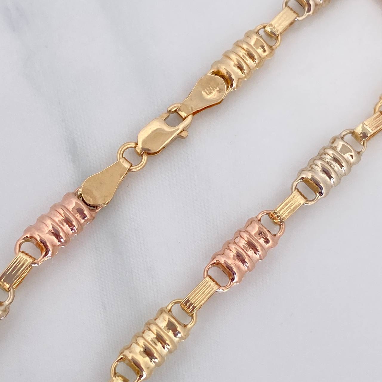 Rustic Barrel Bracelet 4 g / 7 1/2 in / 4.41 mm Three Golds 18K