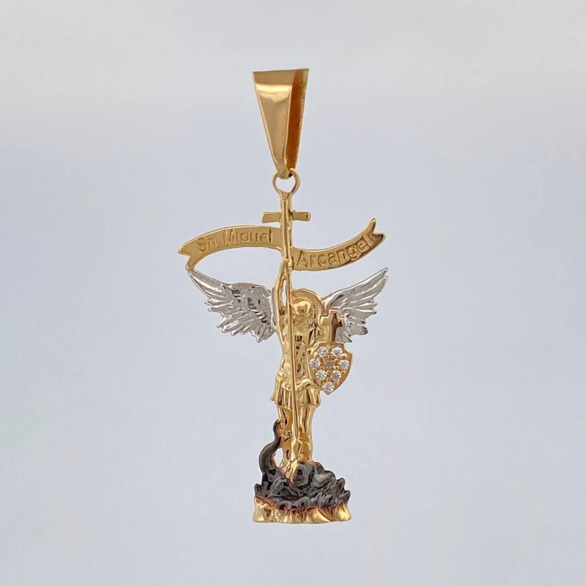 Pendant Saint Michael Archangel 2.3 g / 1 1/2 in Three Golds 18K