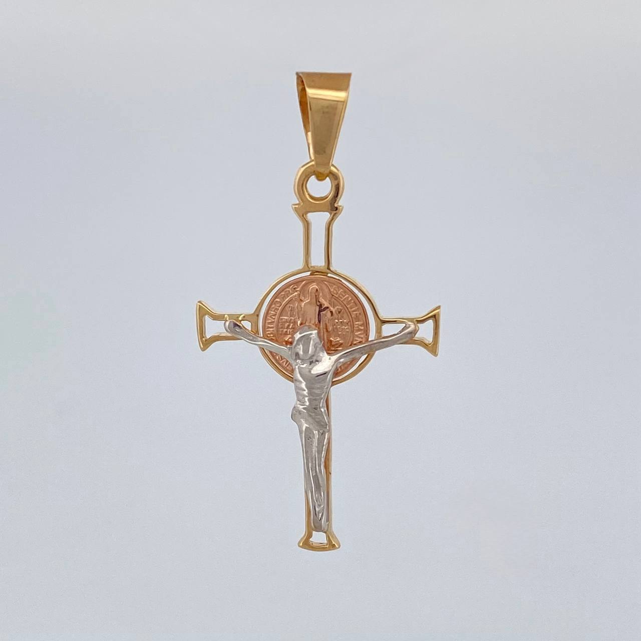 Dije Cruz Cristo San Benito 2.95 g / 1 3/4 in Tres Oros 18K