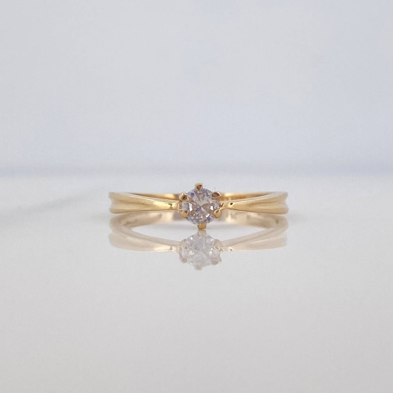 1.35 g Solitaire Ring / T6 18K Yellow Gold