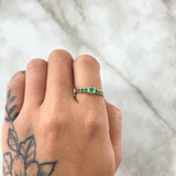 Anillo Solitario Lineas Tupidas 1.75gr / T6 / Esmeraldas 44pts Oro Amarillo 18K (Joya)