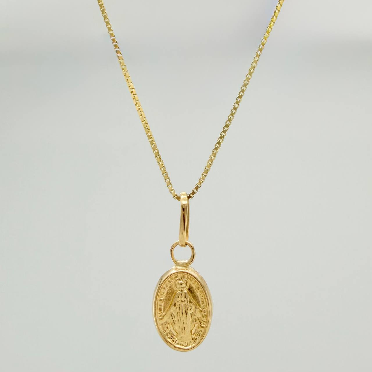 Set Cadena y Dije Veneciana + Virgen Milagrosa 1.35gr / 19 3/4 in / 0.55mm Oro Amarillo 18K &