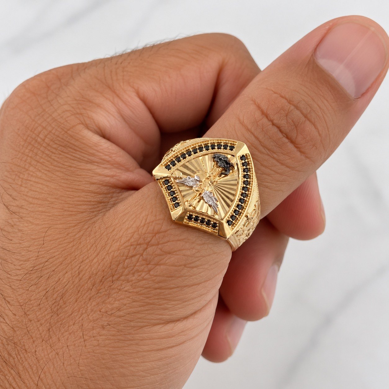 Anillo San Gabriel Arcángel 9.95g / T10 Tres Oros 18K