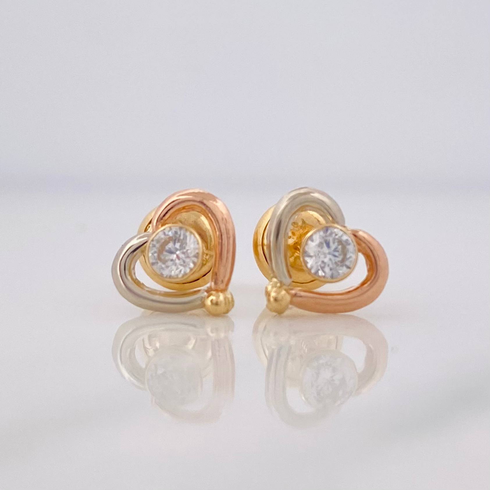 Stud Earrings Heart 0.85g / in / 7mm Three Golds 18K