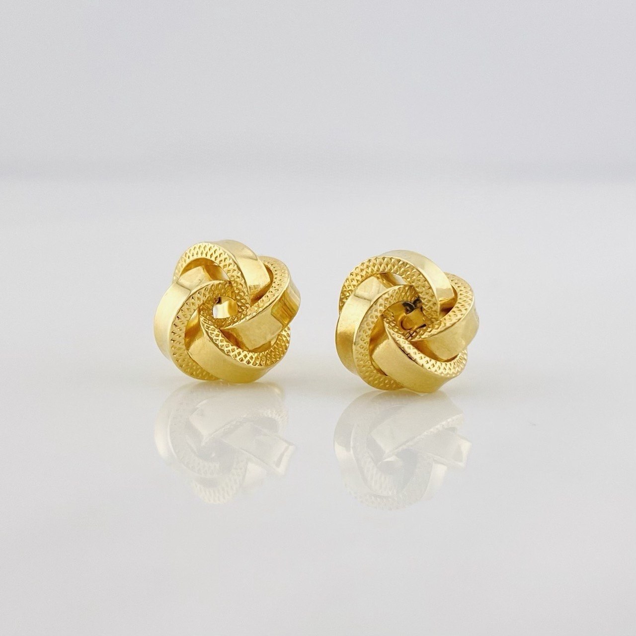 Stud Earrings Nudo 1.6g / in / 9.2mm Yellow Gold 18K