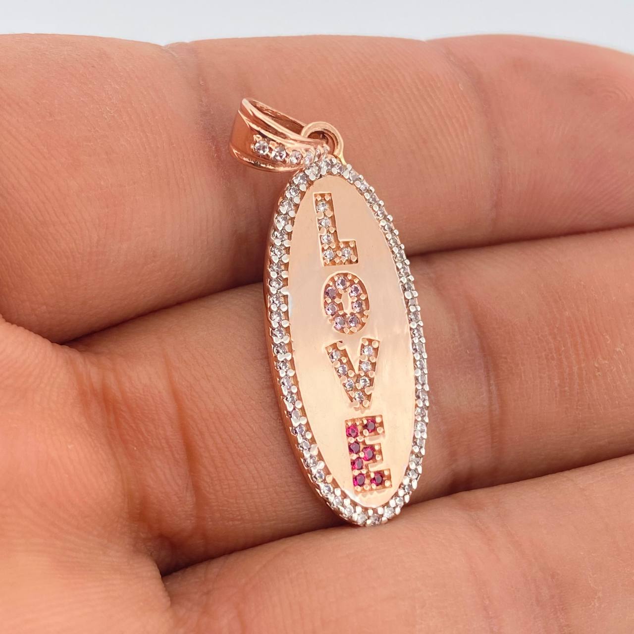 Dije Love 3.2gr / 1 1/2 in / Dos Oros Blanco Rosa 18K &