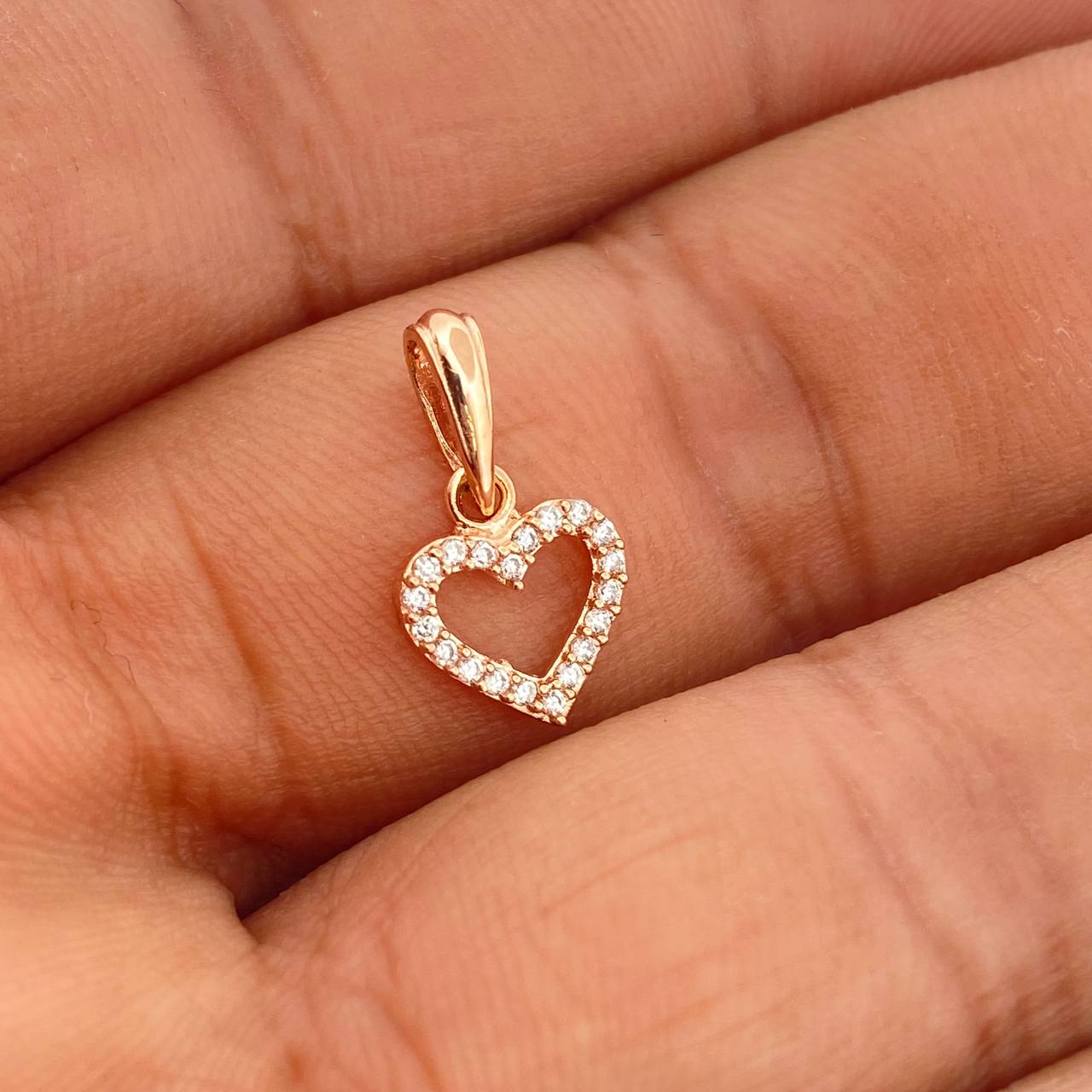 Dije Silueta Corazon 0.65gr / 3/4 in / Oro Rosa 18K &