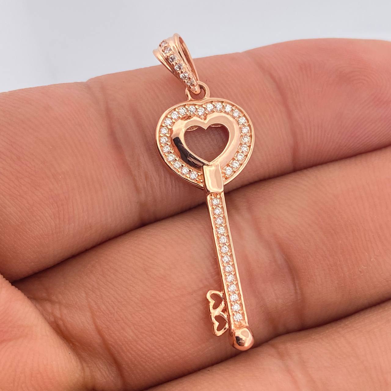 Dije Llave Corazon 2.35gr / 1 1/2 in / Oro Rosa 18K &