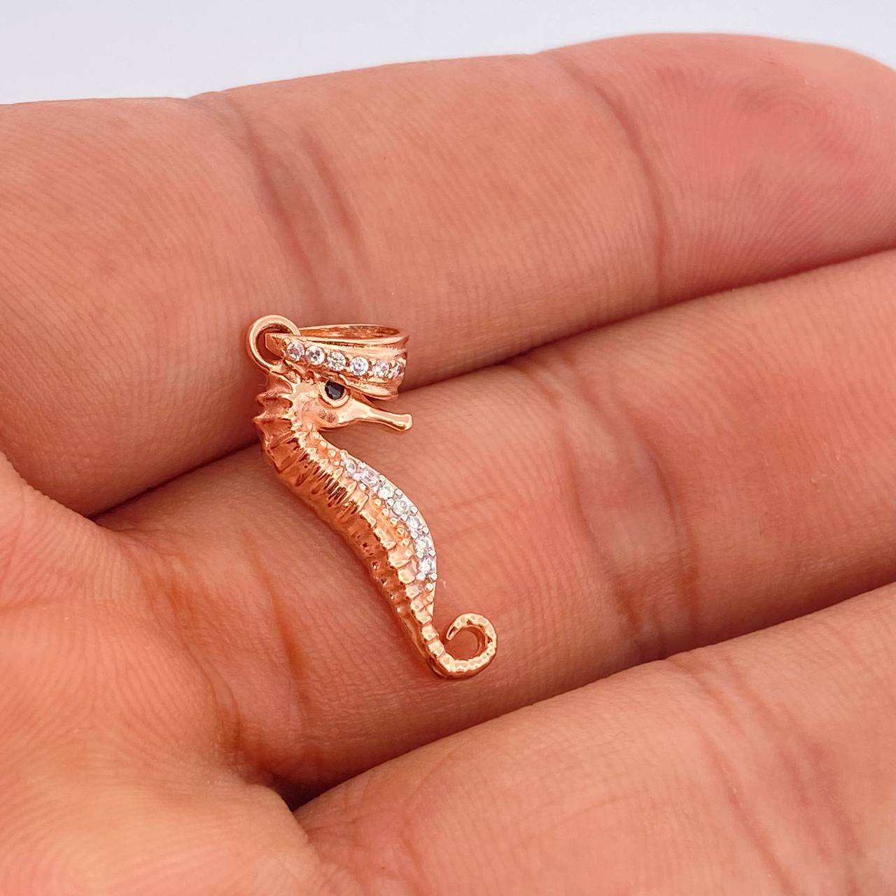 Dije Caballito De Mar 1.75gr / 1 in / Dos Oros Blanco Rosa 18K &