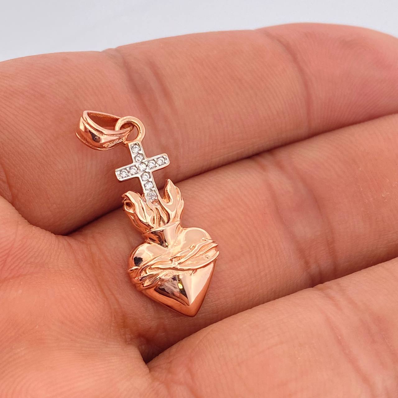 Dije Cruz Sagrado Corazon 2.1gr / 1 1/4 in / Dos Oros Blanco Rosa 18K &