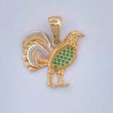 Dije Gallo 2.6gr / 1 in / Dos Oros Amarillo Blanco 18K &