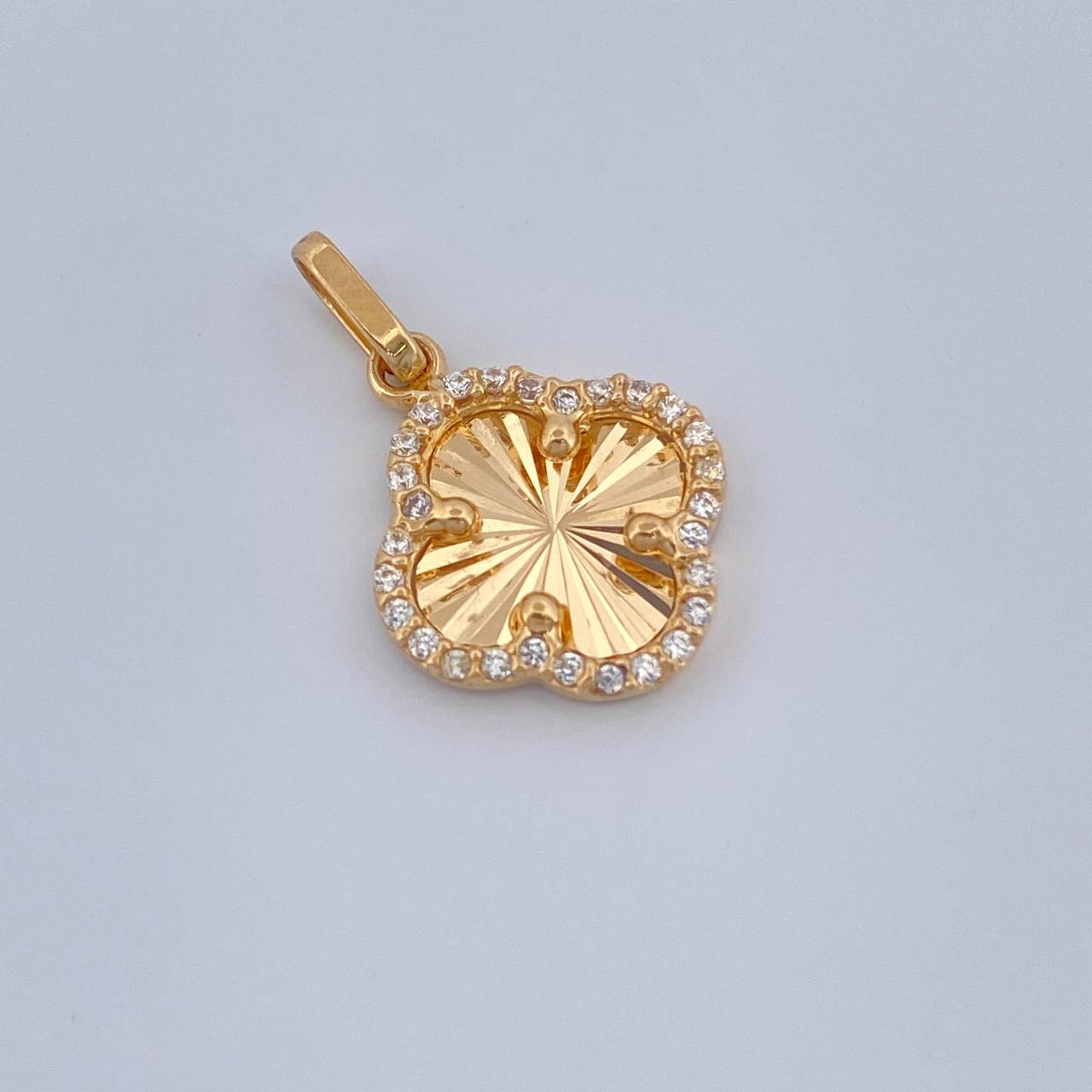 Dije Trebol 1.15gr / 3/4 in / Oro Amarillo Nac.Esp. 18K &