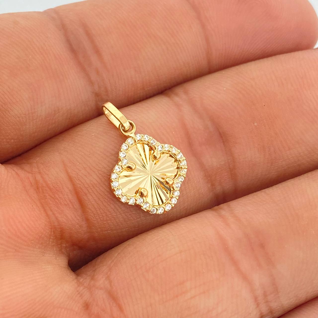 Dije Trebol 1.15gr / 3/4 in / Oro Amarillo Nac.Esp. 18K &